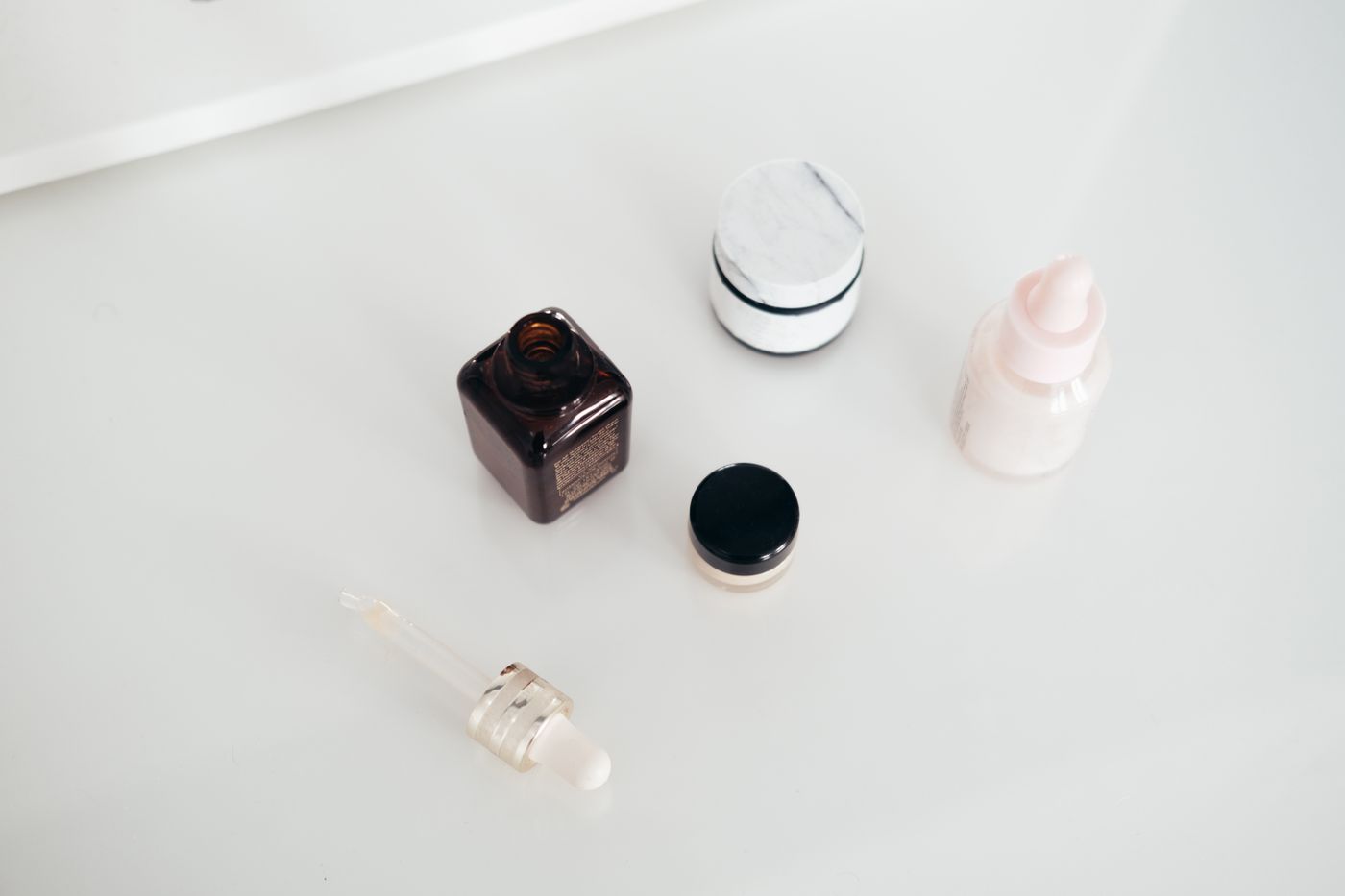 Productos de belleza y cuidado personal: sérum y crema facial